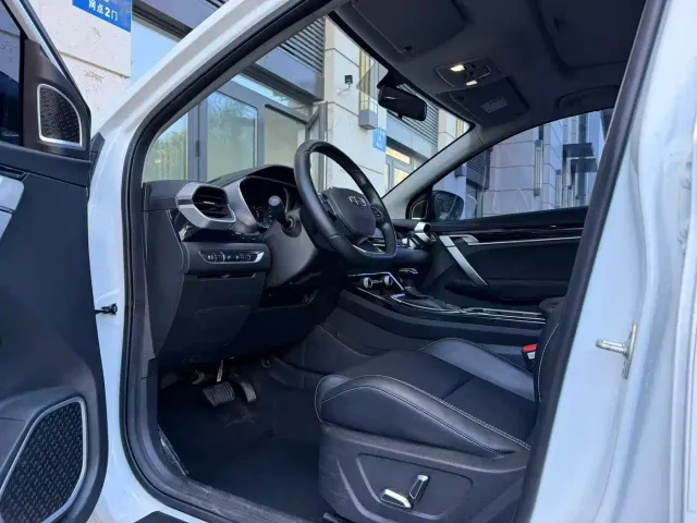 Geely Binyue — Фото автомобиля 12