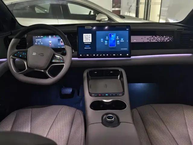BYD Sealion 06 — Фото автомобиля 12