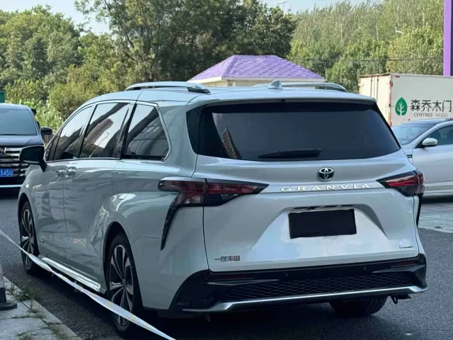 Toyota Granvia — Фото автомобиля 6