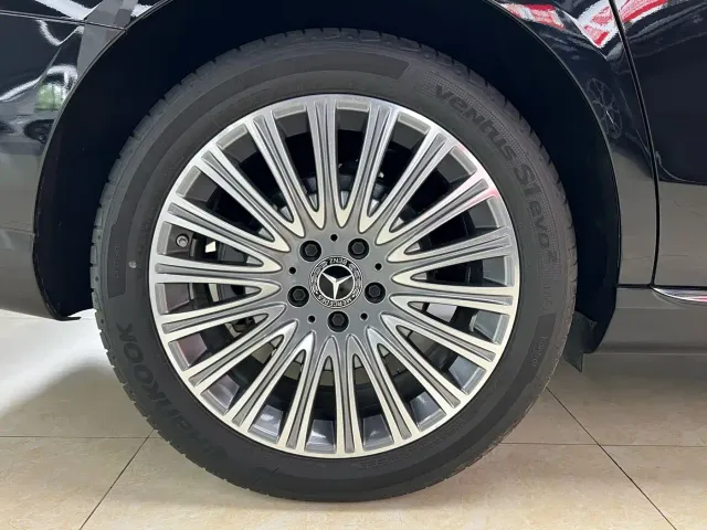Mercedes-Benz E-Class — Фото автомобиля 29