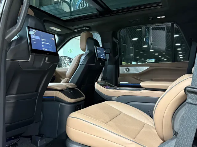 Lincoln Navigator — Фото автомобиля 13