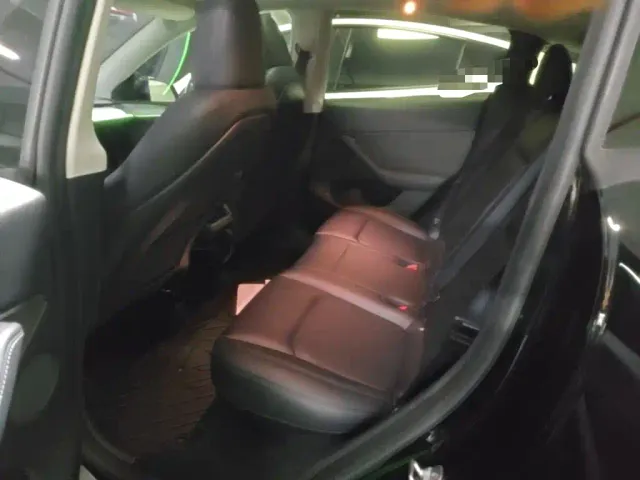 Tesla Model Y — Фото автомобиля 16