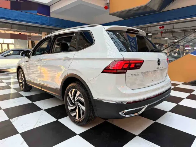 Volkswagen Tiguan L — Фото автомобиля 12
