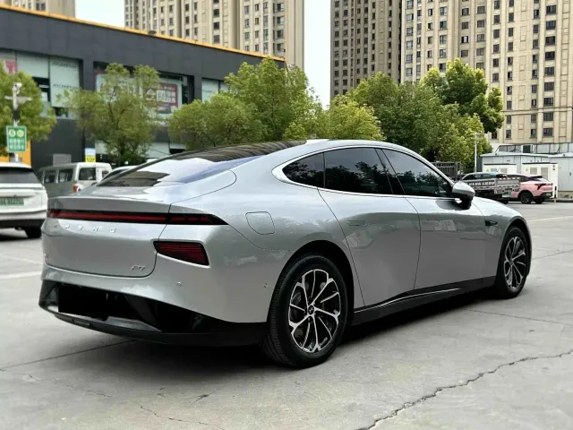 Xpeng P7 — Фото автомобиля 4