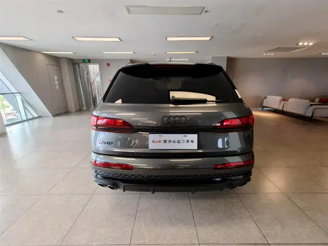 Audi SQ7 — Фото автомобиля 4