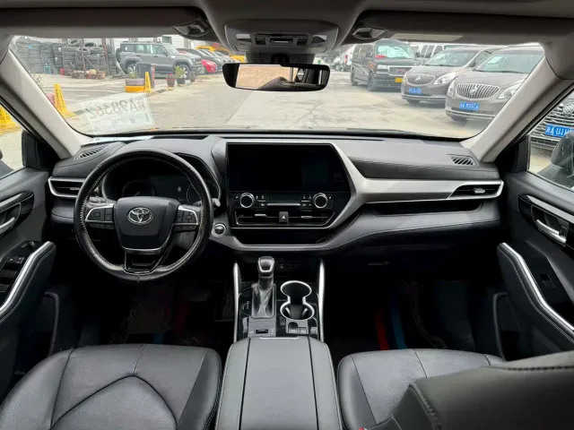 Toyota Highlander — Фото автомобиля 5