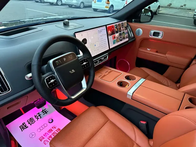 Li Auto L8 — Фото автомобиля 10