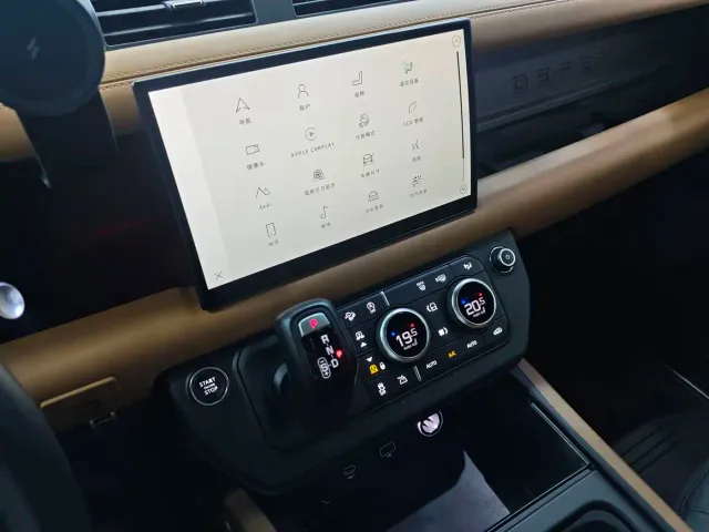 Land Rover Defender — Фото автомобиля 19