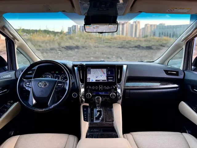 Toyota Vellfire — Фото автомобиля 9