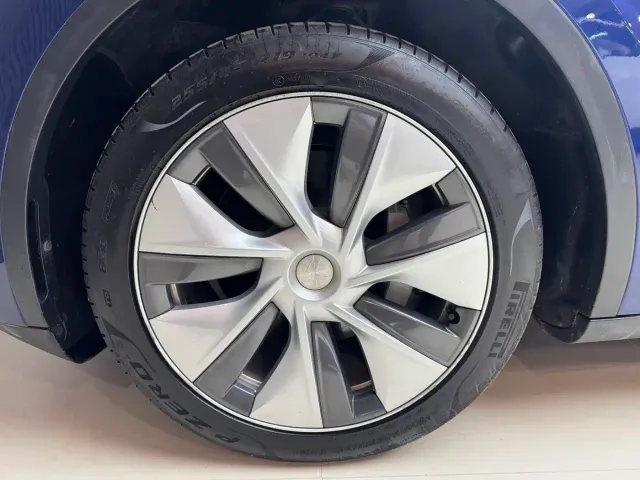 Tesla Model Y — Фото автомобиля 7