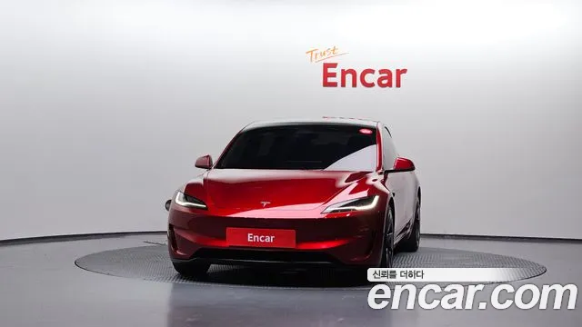 Tesla Model 3 — Фото автомобиля 3