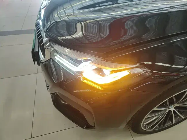 BMW 5 Series — Фото автомобиля 23