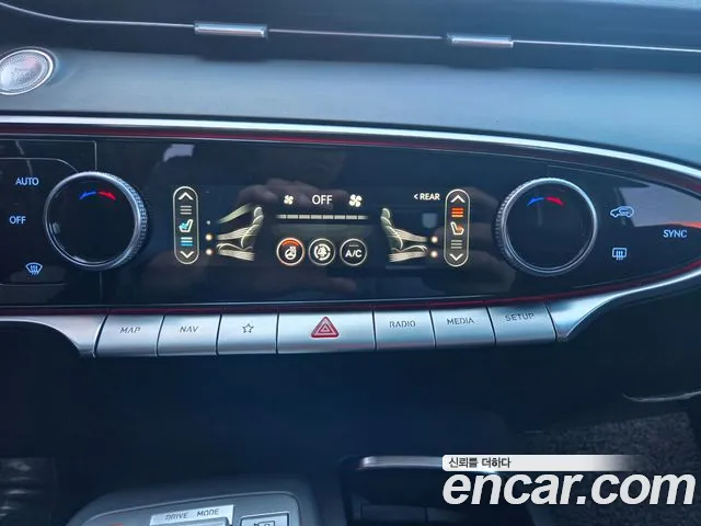 Genesis GV70 — Фото автомобиля 15