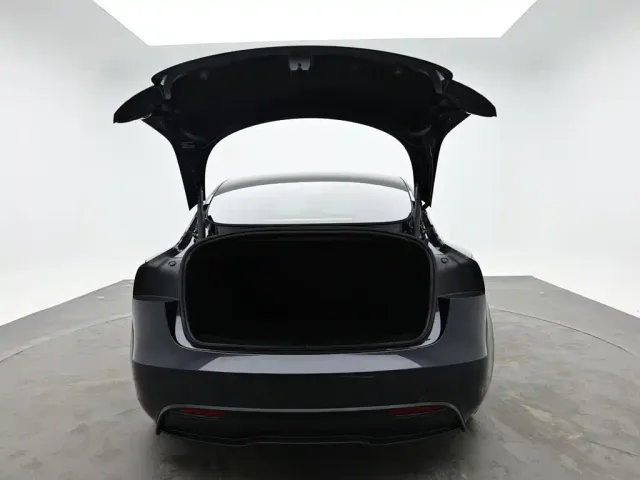 Tesla Model 3 — Фото автомобиля 8
