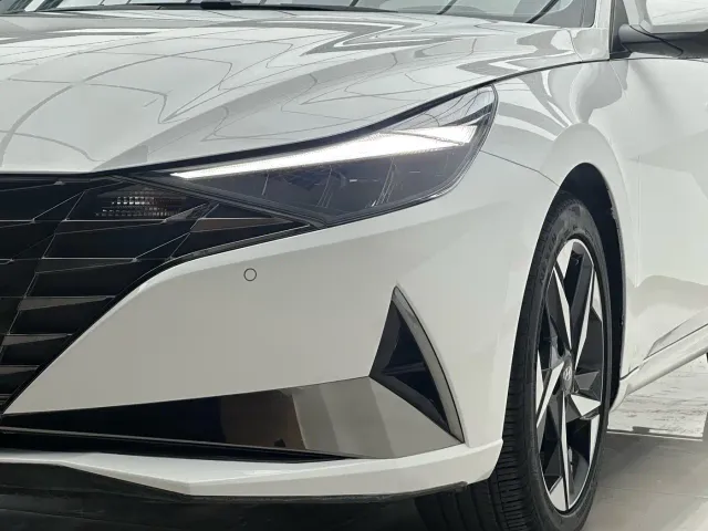 Hyundai Elantra — Фото автомобиля 7