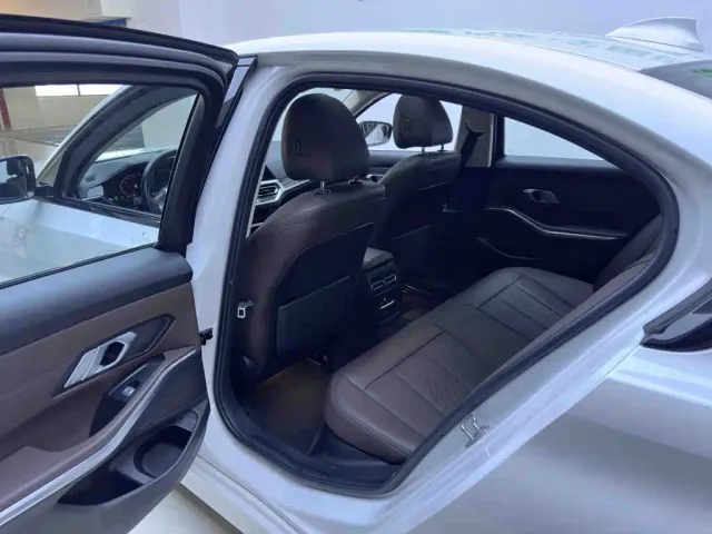 BMW 3 Series — Фото автомобиля 10