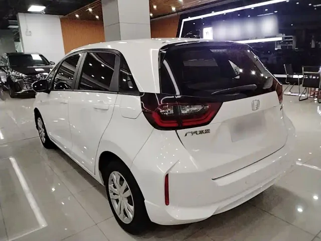 Honda Fit — Фото автомобиля 4