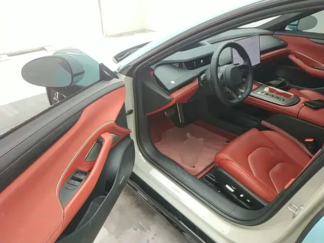 Xiaomi SU7 — Фото автомобиля 15