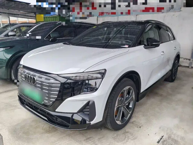 Фотография автомобиля — Audi Q5 e-tron