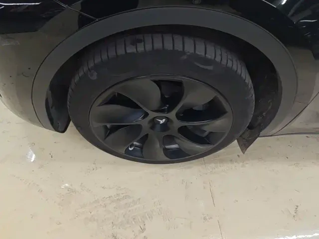 Tesla Model Y — Фото автомобиля 22