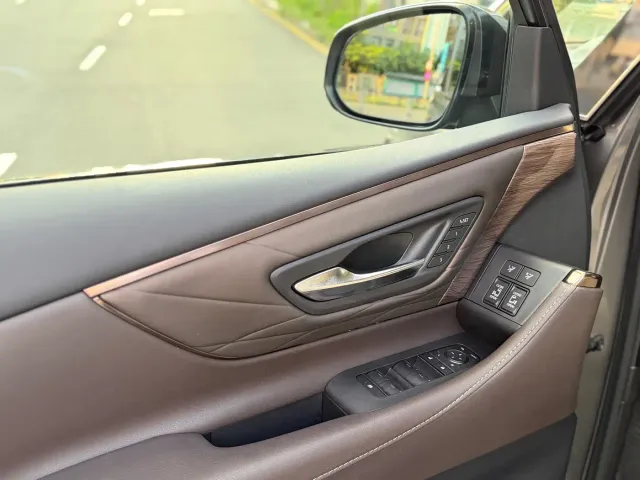 Toyota Alphard — Фото автомобиля 14