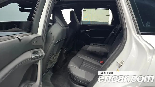 Audi Q6 e-tron — Фото автомобиля 8
