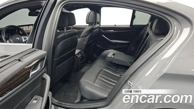 BMW 5-Series — Фото автомобиля 22