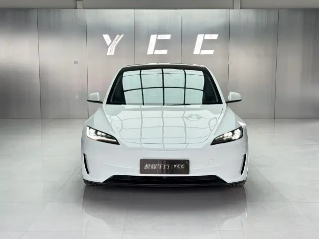 Tesla Model 3 — Фото автомобиля 2