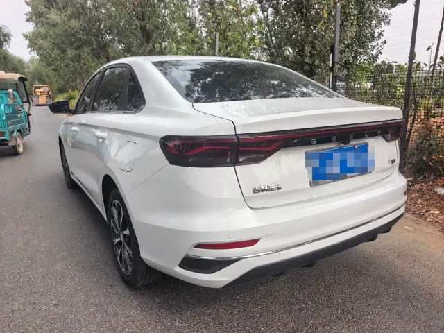 Geely Emgrand — Фото автомобиля 9