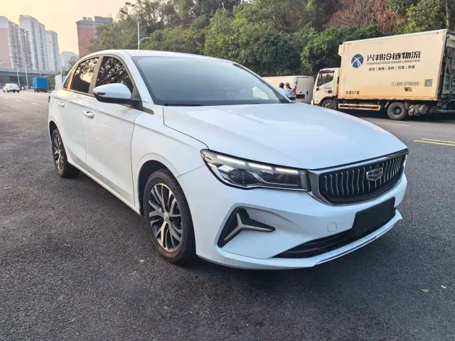 Geely Emgrand — Фото автомобиля 3