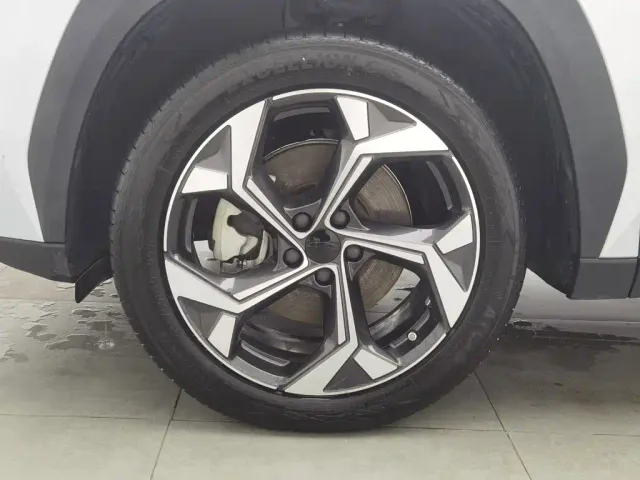 Geely Boyue L — Фото автомобиля 17