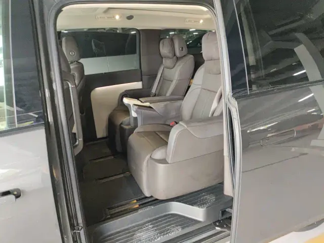 Li Auto MEGA — Фото автомобиля 4