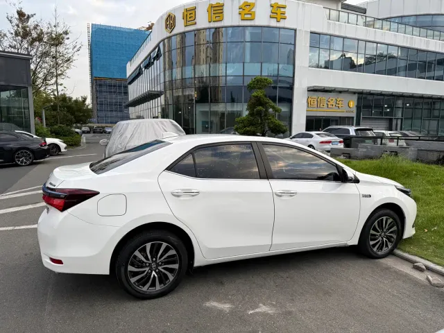 Toyota Corolla Twin Engine E+ — Фото автомобиля 12