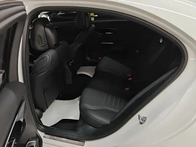 Mercedes-Benz C-Class — Фото автомобиля 16
