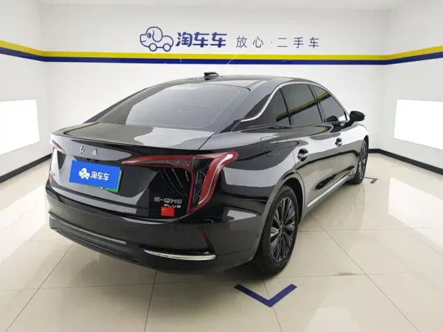 Hongqi E-QM5 — Фото автомобиля 3