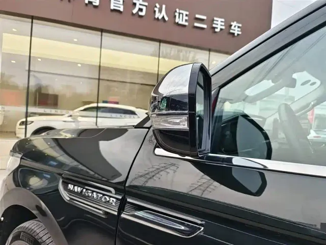 Lincoln Navigator — Фото автомобиля 16