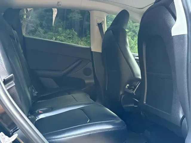 Tesla Model Y — Фото автомобиля 11