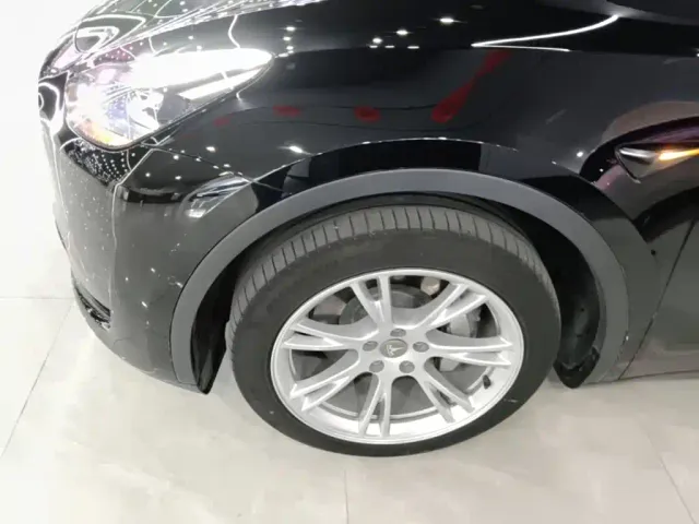 Tesla Model Y — Фото автомобиля 22