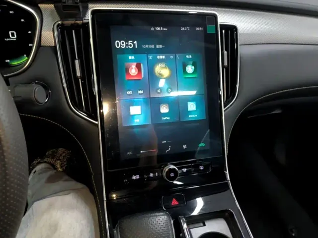 Roewe i6 MAX EV — Фото автомобиля 12