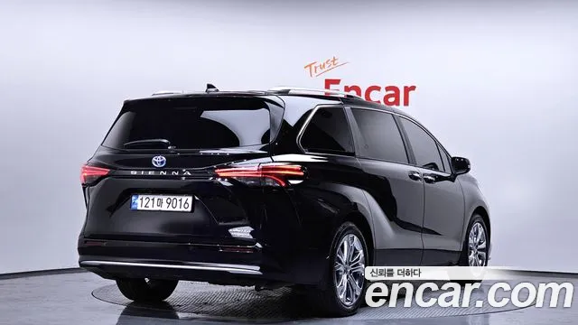 Toyota Sienna — Фото автомобиля 2