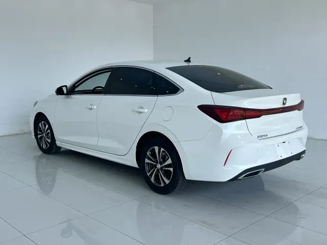 Changan Eado — Фото автомобиля 7