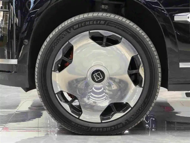 ZEEKR Zeekr 9X 2025 Standard Edition — Фото автомобиля 4
