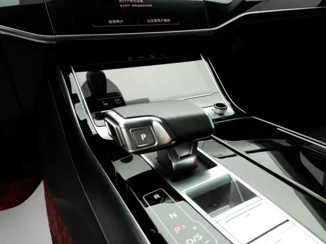 Audi A8 — Фото автомобиля 11
