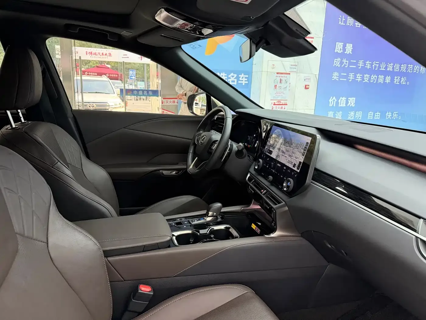 Lexus Lexus RX 2025 350h 4WD Premium Edition — Фото автомобиля 20