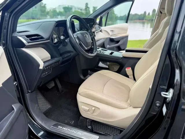 Toyota Sienna — Фото автомобиля 5