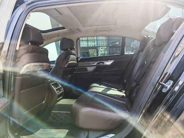 BMW 7 Series — Фото автомобиля 14