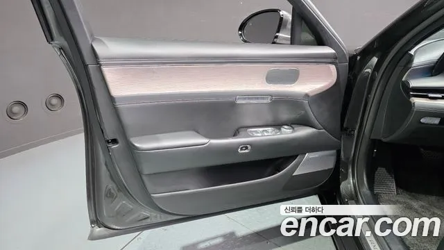 Genesis G90 Бензин 3.5 турбо AWD — Фото автомобиля 24