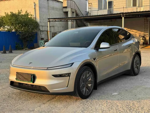 Фотография автомобиля — Tesla Model Y L