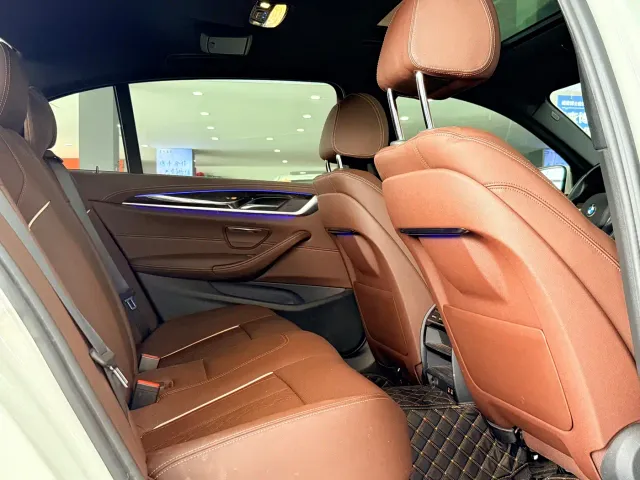 BMW 5 Series — Фото автомобиля 18