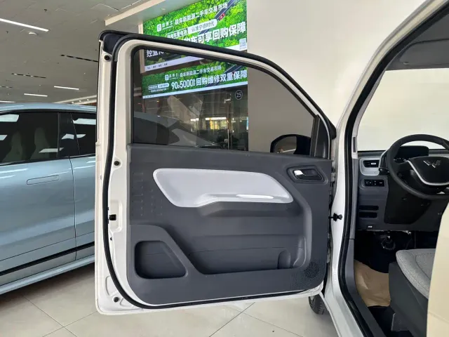 Wuling Hongguang Mini EV — Фото автомобиля 12